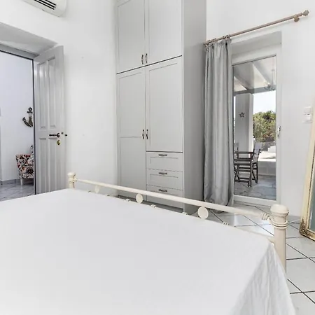 Traditional Island Escape by ΜΡS Διαμέρισμα Πάρος